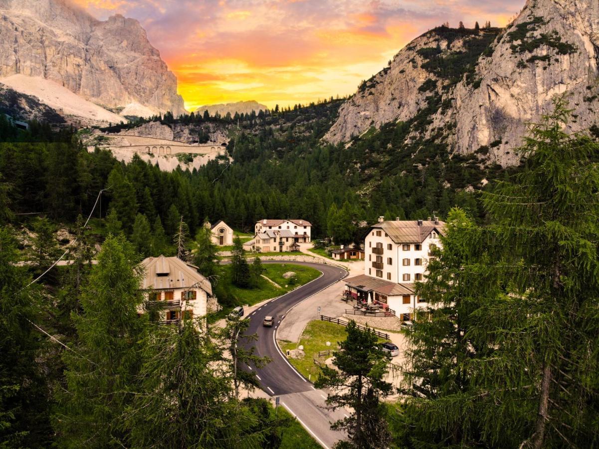 Hotel Al Sasso Di Stria Andraz ภายนอก รูปภาพ